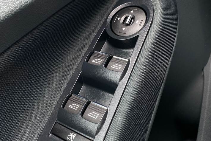 Grå Ford C-MAX fra 2011