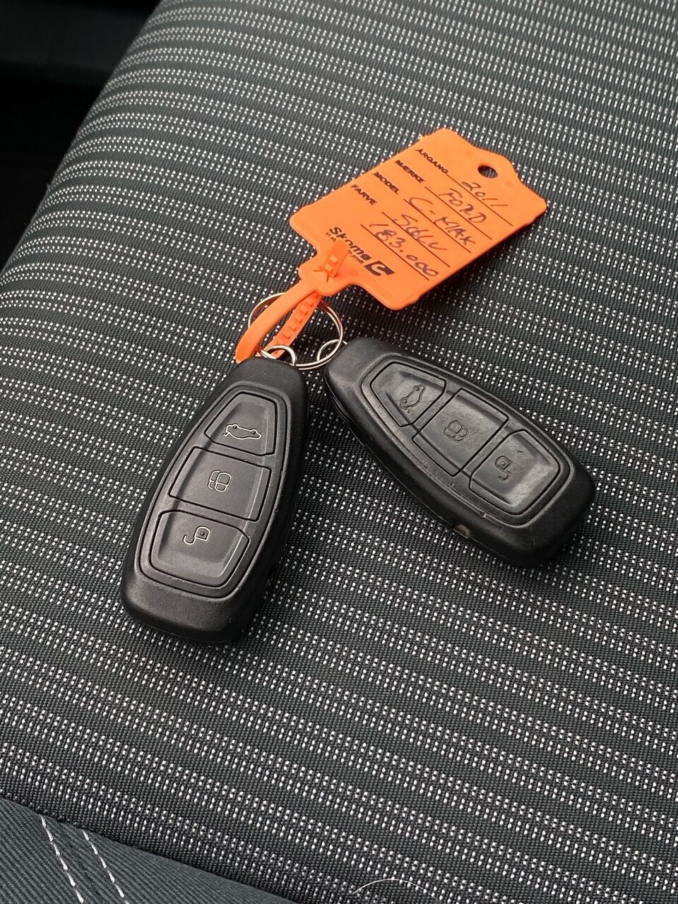 Sølv Ford C-MAX fra 2011