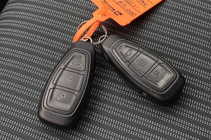 Sølv Ford C-MAX fra 2011