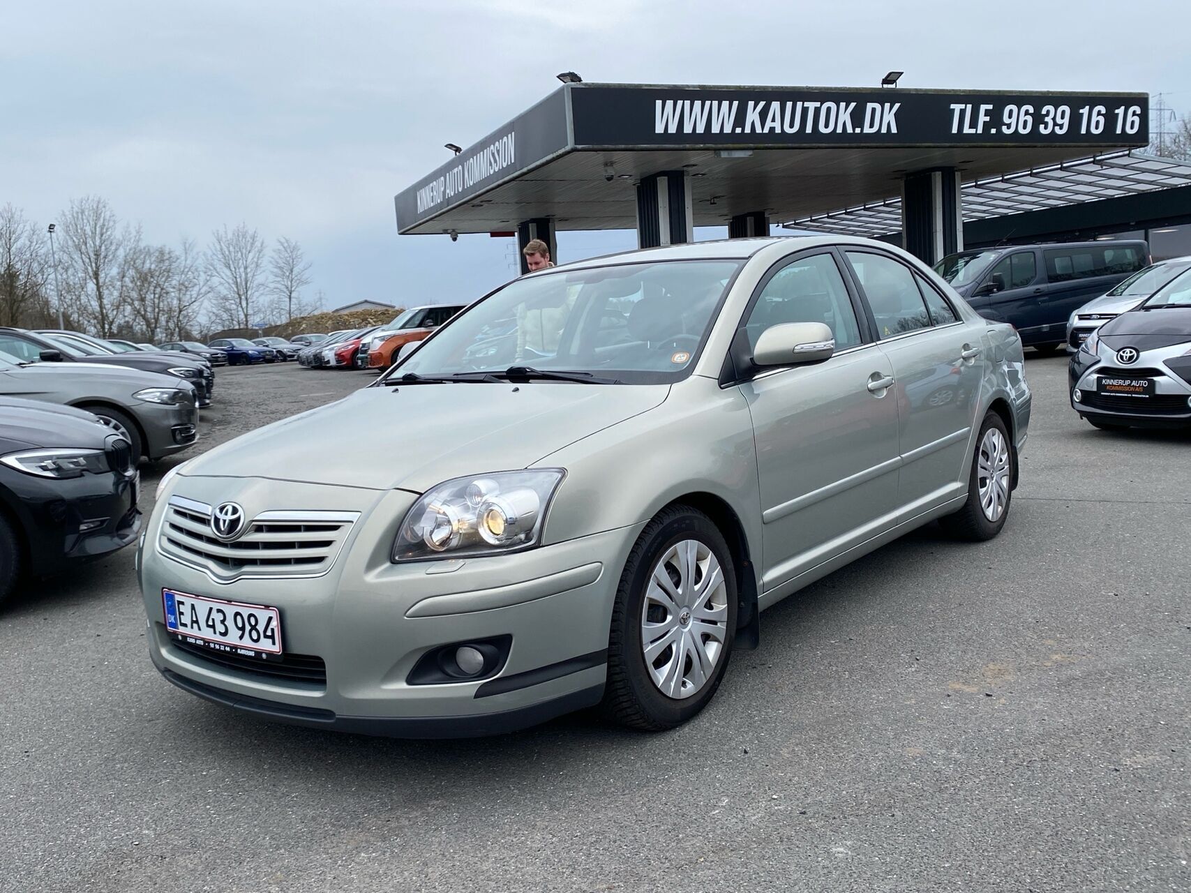 Toyota Avensis 1,8 Linea Terra 129HK 5d
