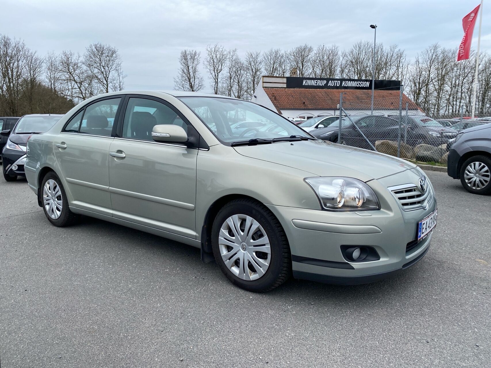 Toyota Avensis 1,8 Linea Terra 129HK 5d