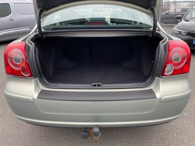 Toyota Avensis 1,8 Linea Terra 129HK 5d