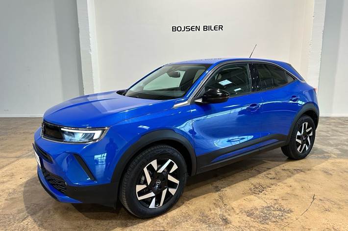 Blå Opel Mokka-e fra 2023