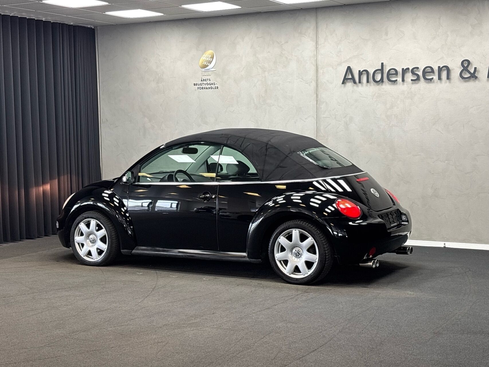 Sort VW Beetle fra 2003
