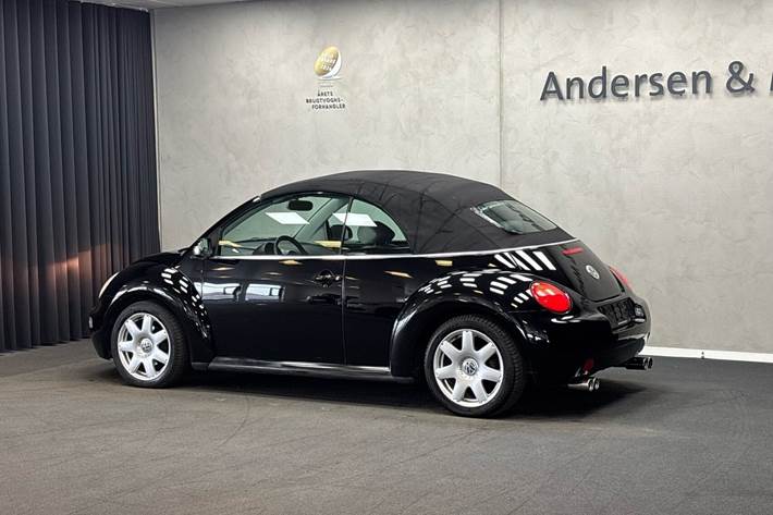 Sort VW Beetle fra 2003