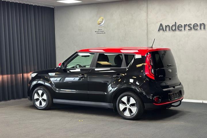 Sort Kia Soul fra 2016 set udefra