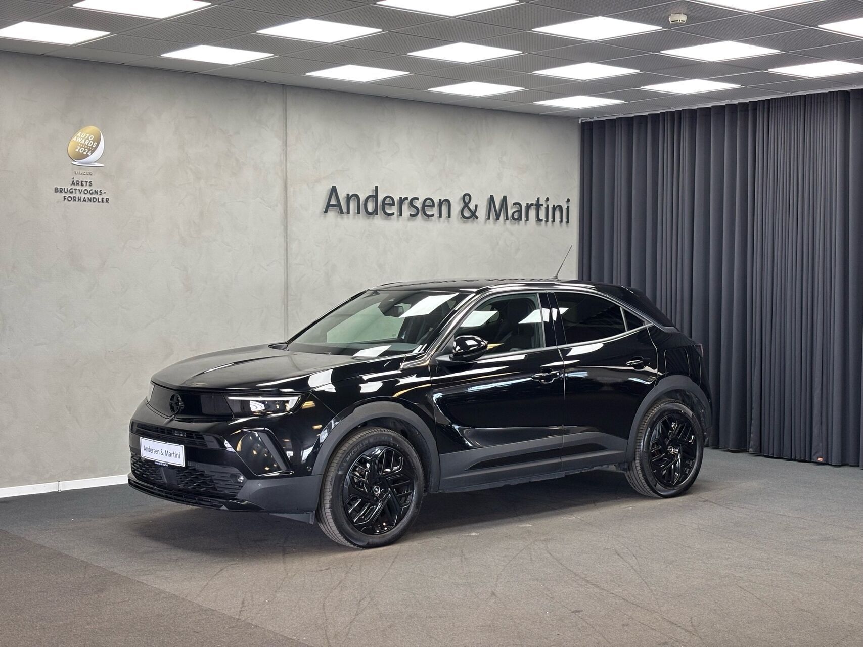 Sort Opel Mokka-e fra 2023