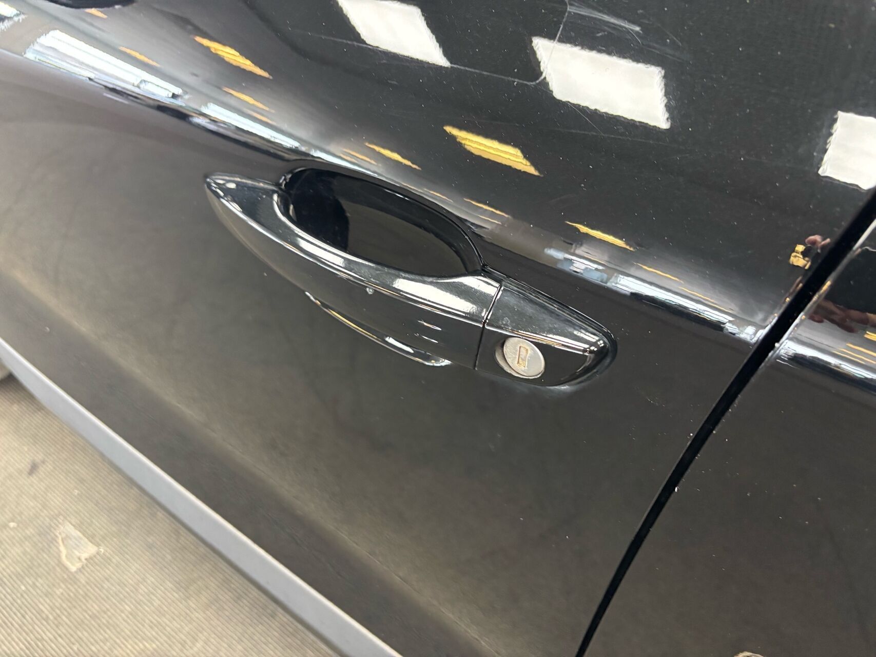 Sort Opel Mokka-e fra 2023