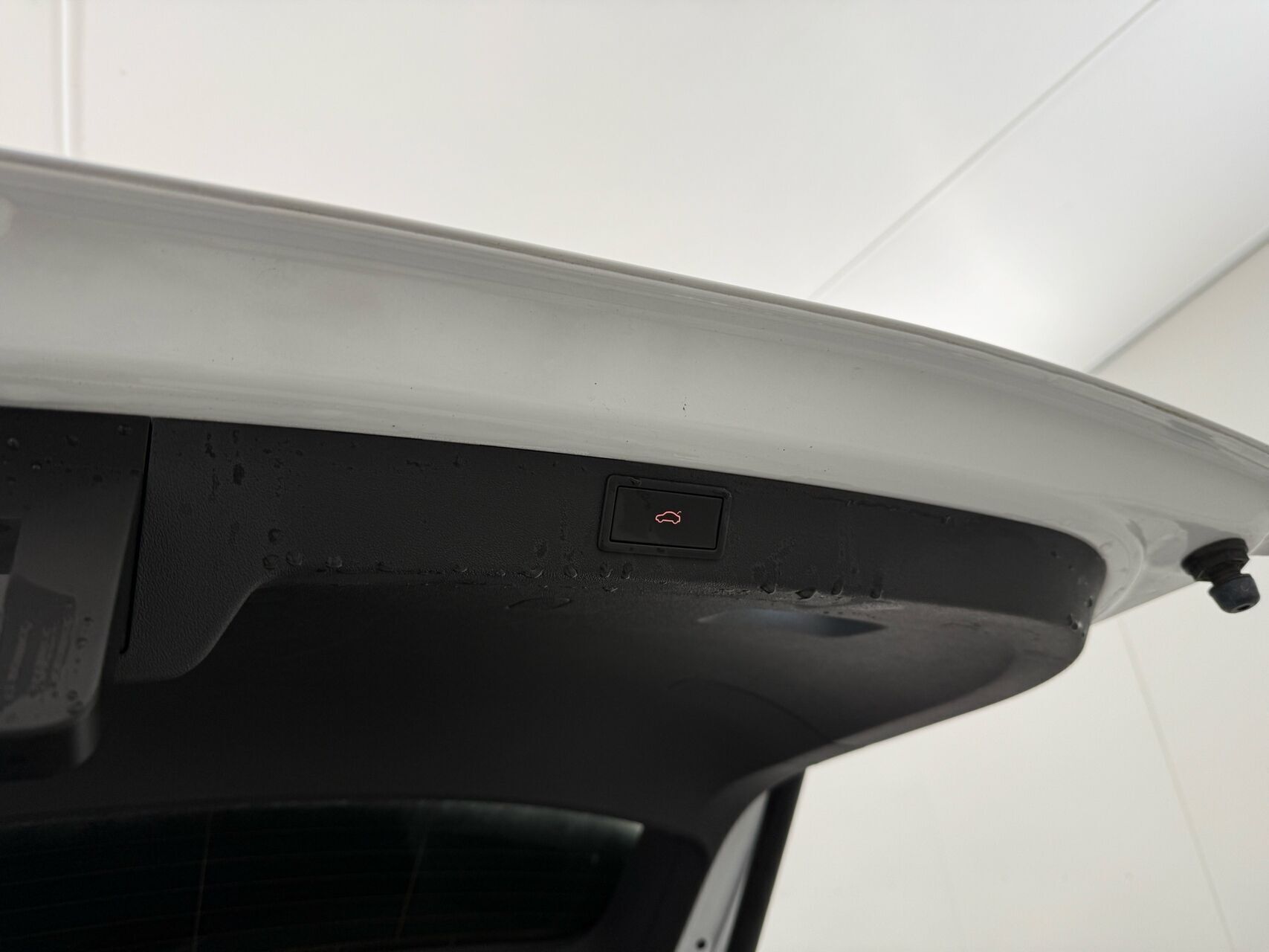 Hvid Skoda Enyaq fra 2022