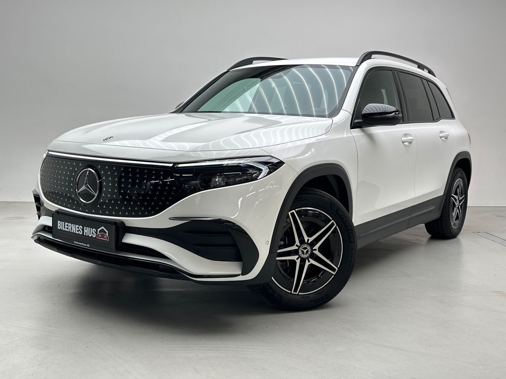 Hvid Mercedes EQB 250+ fra 2024