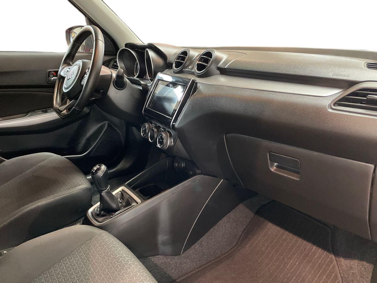 Rød Suzuki Swift fra 2021
