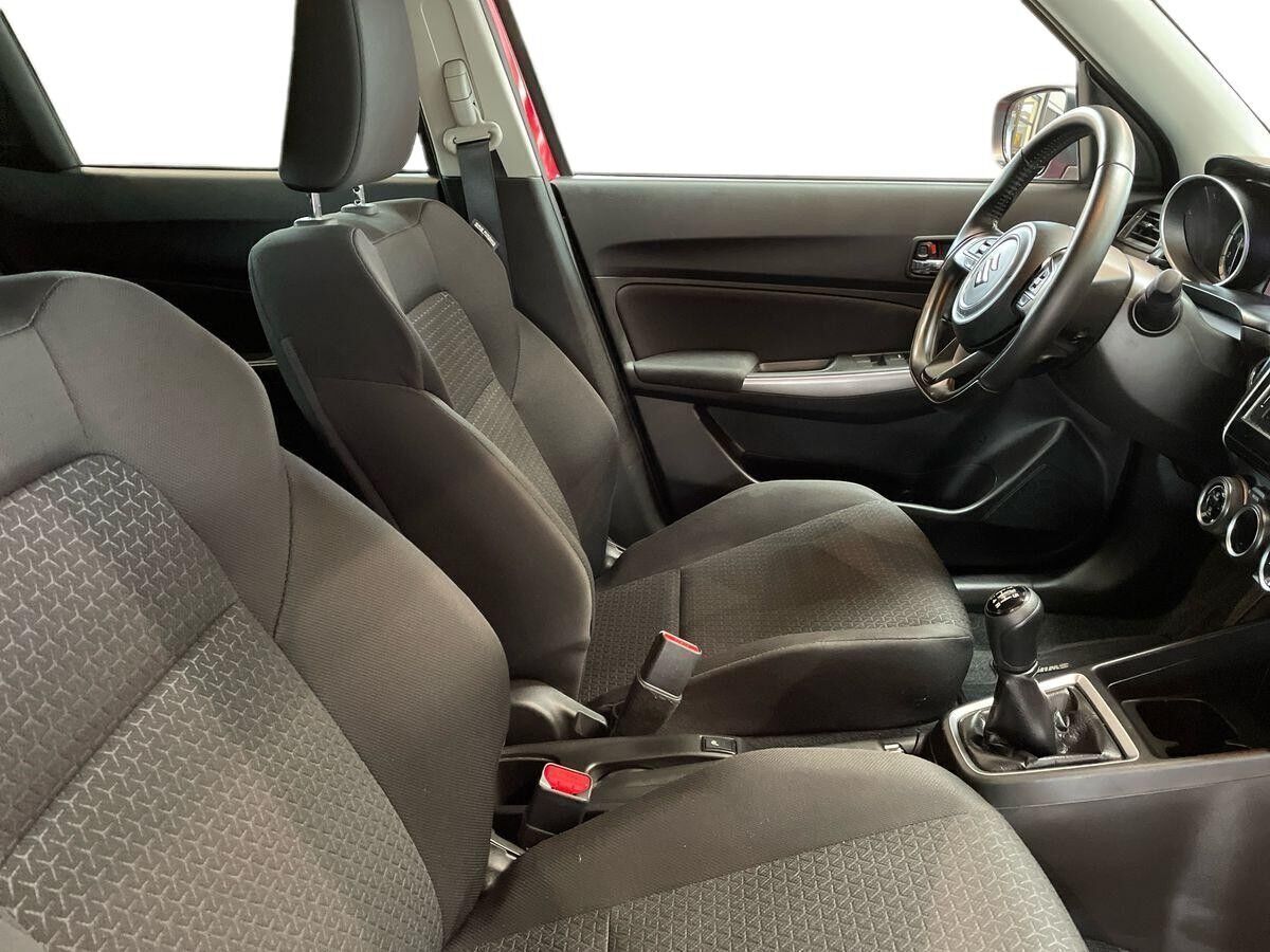Rød Suzuki Swift fra 2021