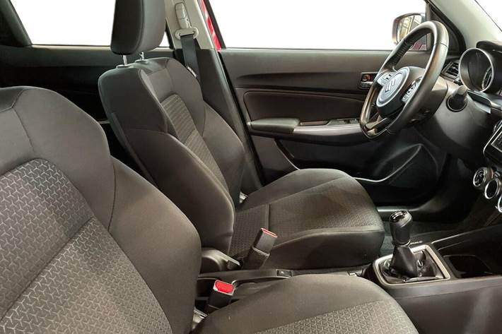 Rød Suzuki Swift fra 2021
