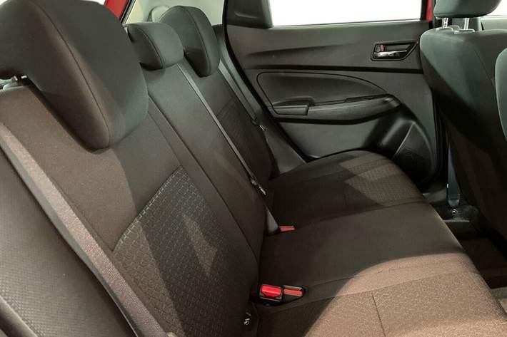 Rød Suzuki Swift fra 2021