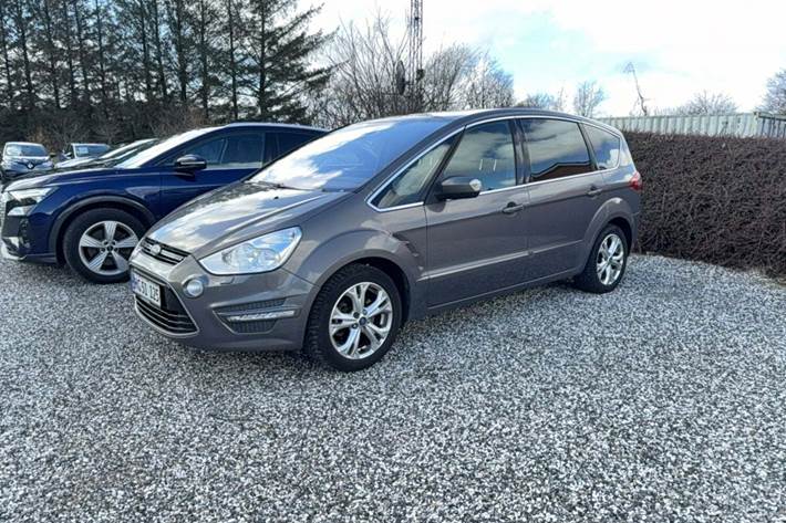 Brun Ford S-MAX fra 2011
