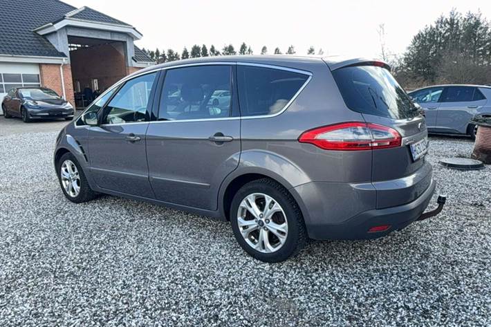 Brun Ford S-MAX fra 2011