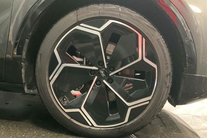 Grå Ford Capri fra 2025