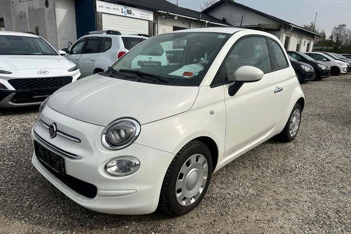 Hvid Fiat 500 fra 2015 set udefra