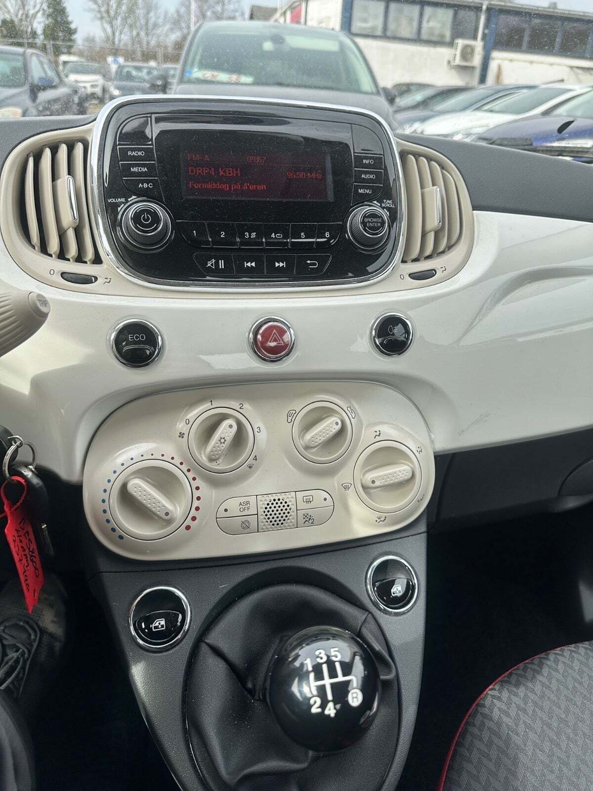 Hvid Fiat 500 fra 2015