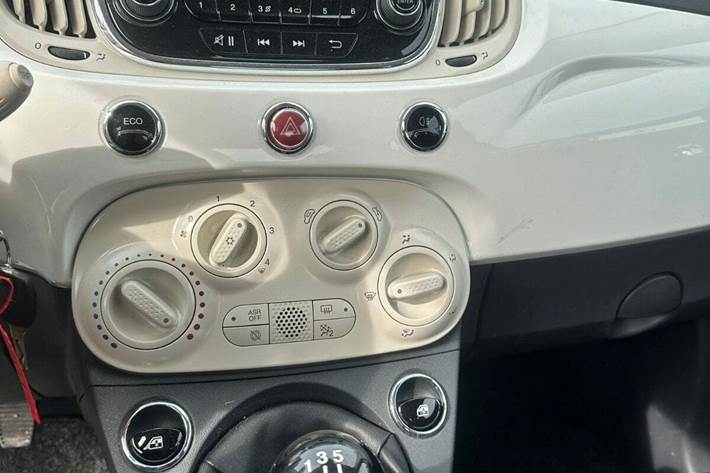 Hvid Fiat 500 fra 2015