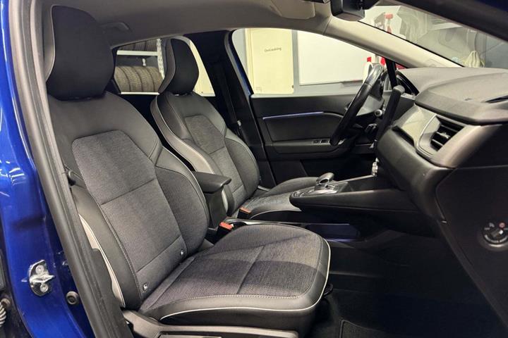 Blå Renault Captur fra 2020