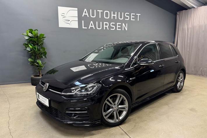 Sort VW Golf VII fra 2019 set udefra
