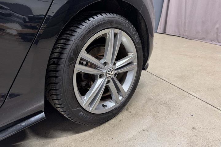 Sort VW Golf VII fra 2019