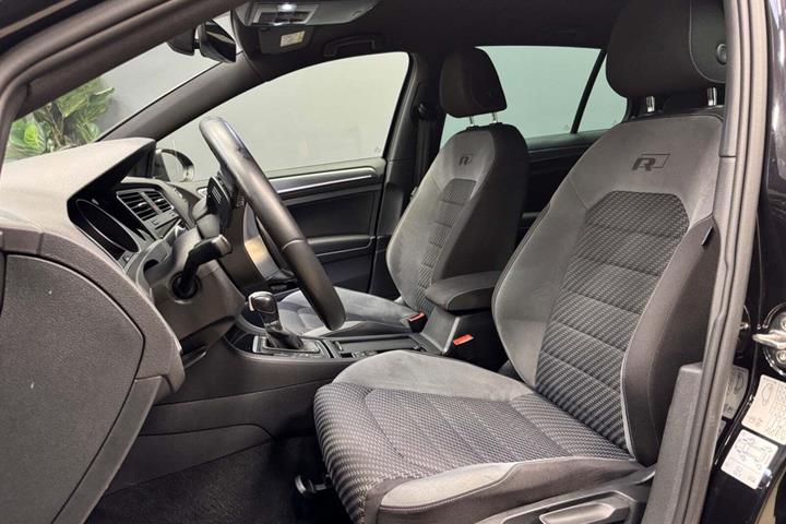 Sort VW Golf VII fra 2019