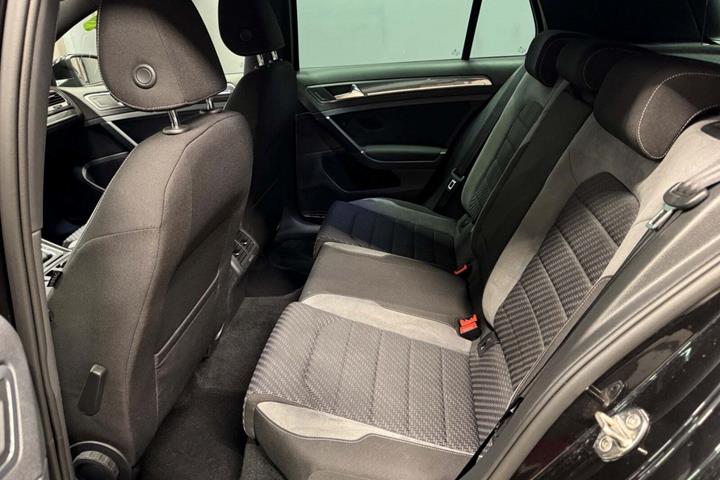 Sort VW Golf VII fra 2019