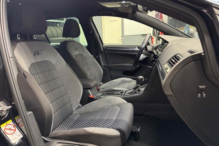 Sort VW Golf VII fra 2019