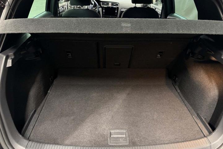 Sort VW Golf VII fra 2019