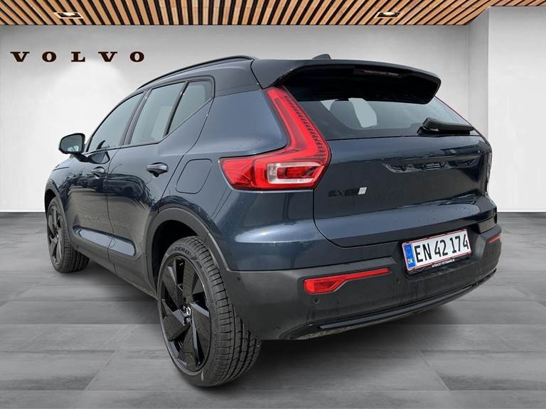 Volvo EX40 Extended Range Black Edition