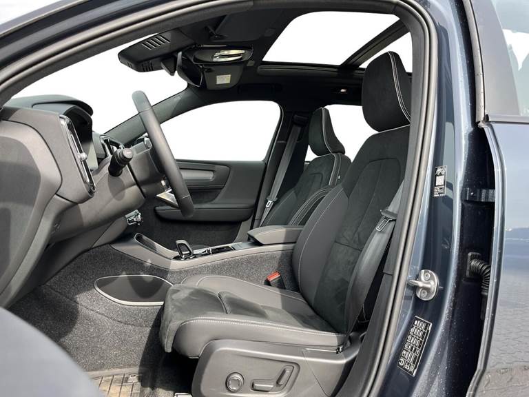 Volvo EX40 Extended Range Black Edition