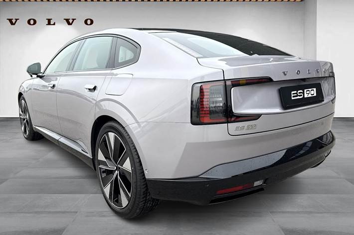 Grå Volvo ES90 fra 2026