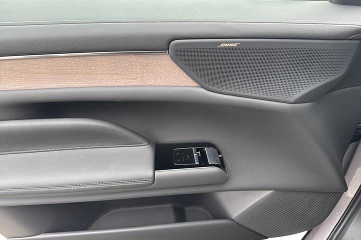 Grå Volvo ES90 fra 2026