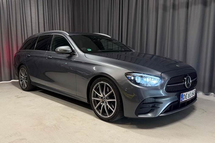 Grå Mercedes E220 d fra 2021