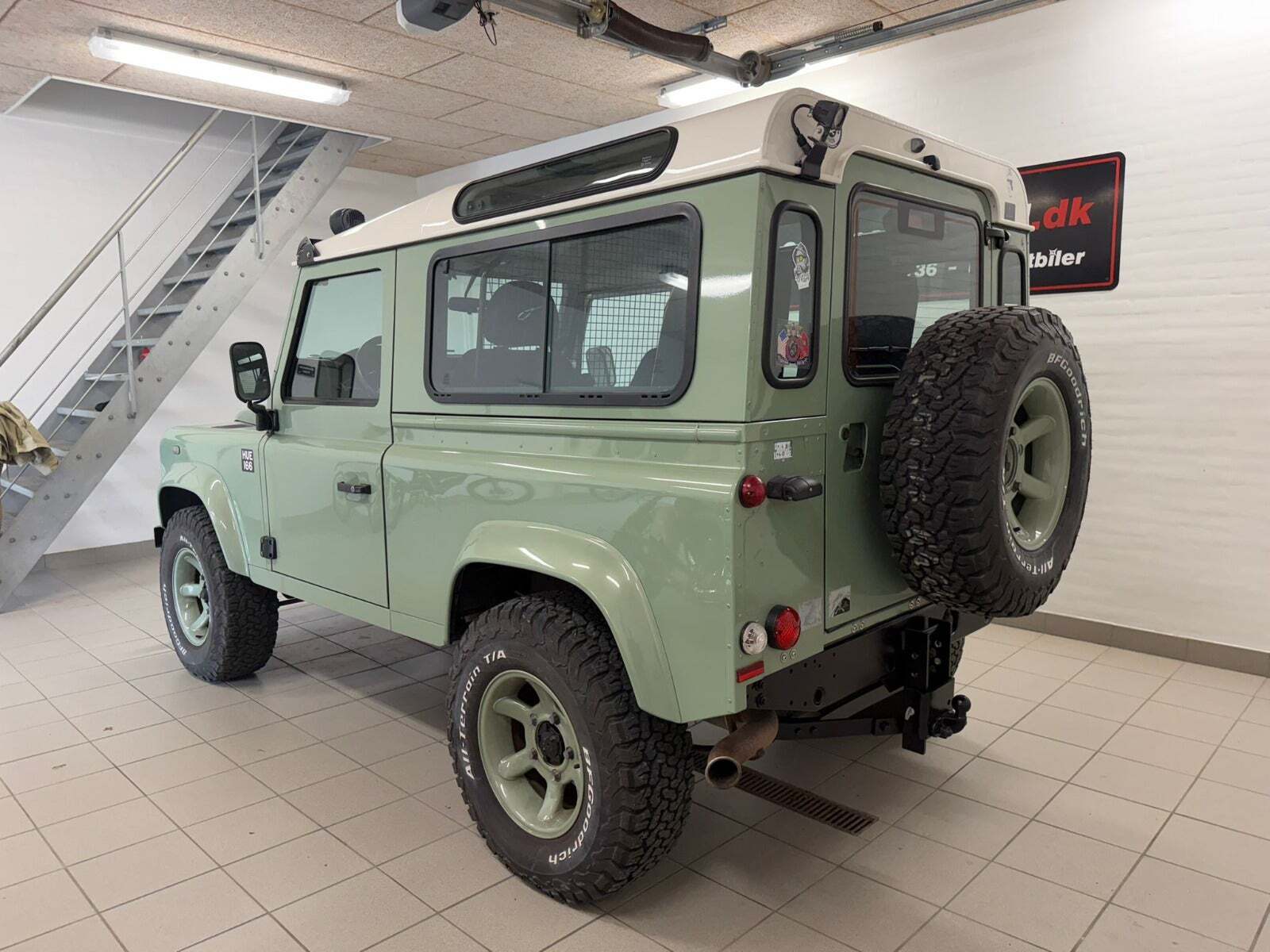 Grøn Land Rover Defender 90 fra 2016