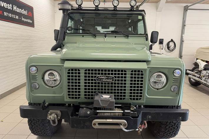 Grøn Land Rover Defender 90 fra 2016