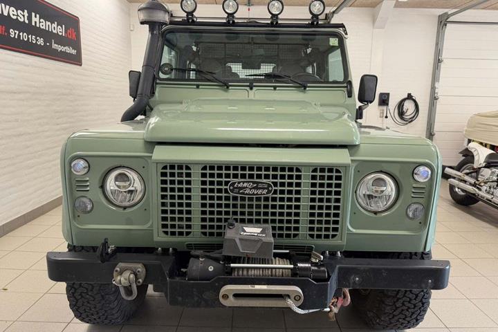 Grøn Land Rover Defender 90 fra 2016