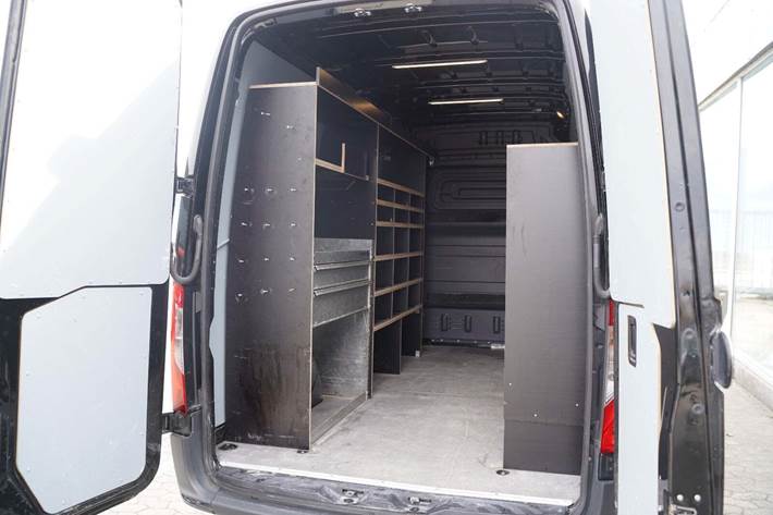 Sort Mercedes Sprinter 215 fra 2022