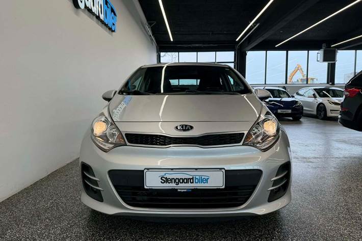 Sølv Kia Rio fra 2017