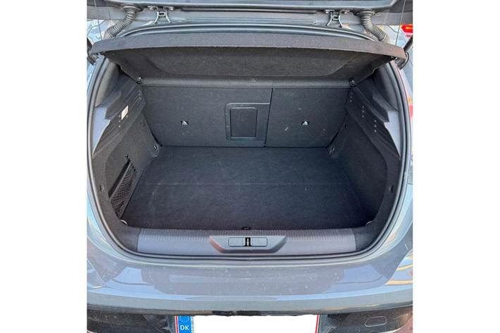 Grå Peugeot E-308 fra 2024