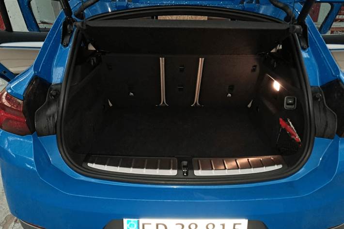 Blå BMW X2 fra 2021