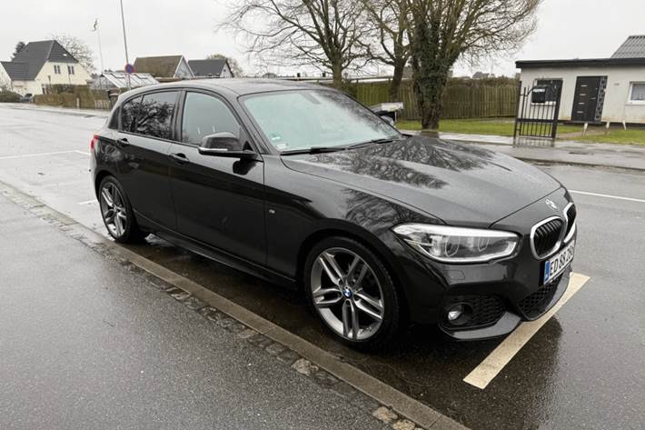 Grøn BMW 118d fra 2019