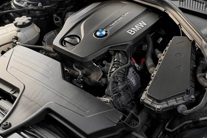 Grøn BMW 118d fra 2019