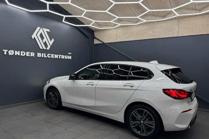 Hvid BMW 120d fra 2020