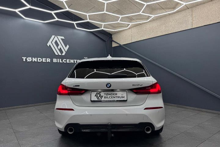 Hvid BMW 120d fra 2020