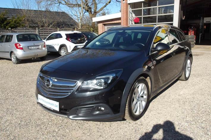 Sort Opel Insignia fra 2014