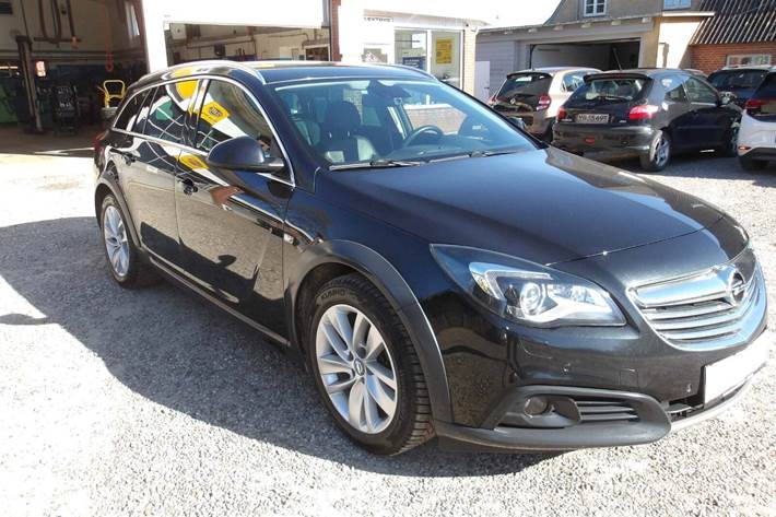 Sort Opel Insignia fra 2014