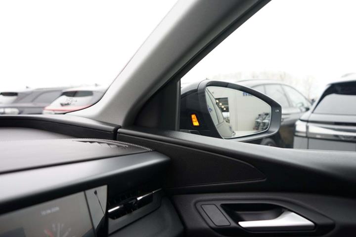 Sort Audi Q6 e-tron fra 2025